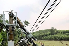 Nghệ An: Sau nắng nóng, nhiều nhà dân bị giông lốc thổi bay