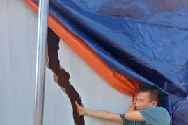 Dân kêu cứu việc thi công dự án làm nứt, sụt lún nhà ở