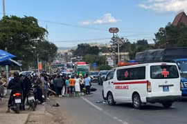 Xe cứu thương va chạm với xe máy khiến 1 người tử vong