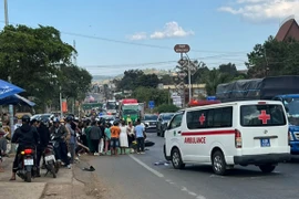 Xe cứu thương va chạm với xe máy khiến 1 người tử vong