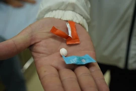 30 học sinh ở Lâm Đồng nhập viện sau khi ăn kẹo lạ