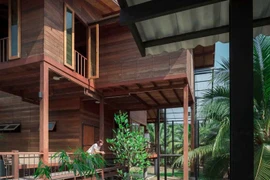 Ấn tượng nhà sàn gỗ thân thiện với môi trường và thiên nhiên