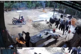 Điều tra nguyên nhân vụ chồng đổ xăng đốt vợ mang thai 8 tháng 