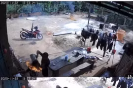 Điều tra nguyên nhân vụ chồng đổ xăng đốt vợ mang thai 8 tháng 