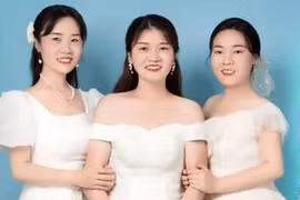 Cậu bé 10 tuổi thường xuyên gọi cho người giống hệt mẹ mình