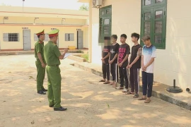 Bắt giữ nhóm thanh, thiếu niên hiếp dâm bé gái 12 tuổi