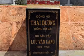 Đồng hồ đá xem giờ bằng ánh nắng mặt trời ở Việt Nam