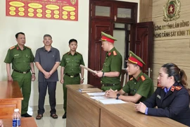 Chủ tịch và phó chủ tịch xã bị bắt vì để "cát tặc" lộng hành