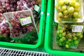 Nho Trung Quốc siêu rẻ, giá bằng nửa hàng nhập khẩu từ Mỹ, Úc