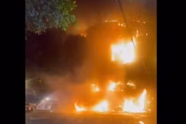 Cháy lớn tại quán karaoke, kịp sơ tán thành công hàng chục người