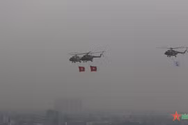 “Hổ mang chúa” Su-30MK2 hợp luyện trên bầu trời Thủ đô