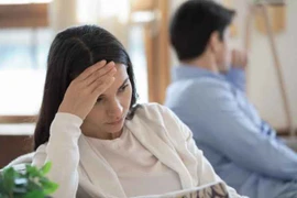 Vợ mừng rỡ khoe tìm được việc làm, chồng lại buông lời mỉa mai