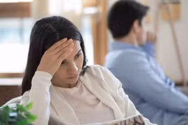 Vợ mừng rỡ khoe tìm được việc làm, chồng lại buông lời mỉa mai