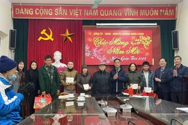 Chủ tịch VUSTA Phan Xuân Dũng chúc Tết tại phường Nhân Chính