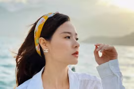 Midu thần thái chuẩn hot girl trong ngày Phan Thành đi lấy vợ 