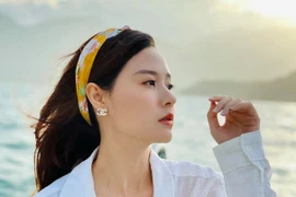 Midu thần thái chuẩn hot girl trong ngày Phan Thành đi lấy vợ 