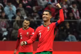 Ronaldo ghi bàn thứ 906, Bồ Đào Nha thắng tưng bừng