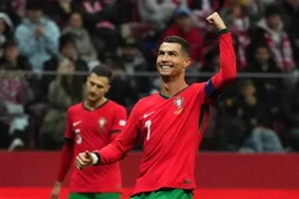 Ronaldo ghi bàn thứ 906, Bồ Đào Nha thắng tưng bừng