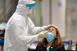 Hà Nội nâng mức chống dịch, yêu cầu không tụ tập quá 5 người nơi công cộng