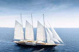 Thú chơi chuyên cơ, siêu du thuyền nửa tỷ USD của Jeff Bezos