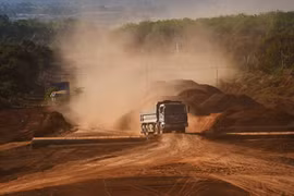 Tiến độ giải phóng mặt bằng ì ạch ở nhiều dự án cao tốc Bắc - Nam