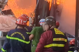 TP HCM: Chữa cháy kịp thời khu phế liệu chiều mùng 1 Tết