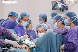 Đến bệnh viện khám, "cô gái" sửng sốt khi biết mình là nam giới