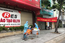 Vì sao shipper TPHCM tiêm đủ 2 mũi vắc xin vẫn phải xét nghiệm 3 ngày/lần?