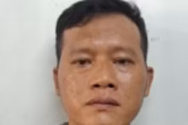 Hai cô gái đạp ngã xe kẻ cướp giật ở TP.HCM