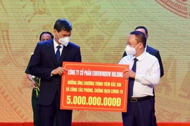 Eurowindow Holding ủng hộ 5 tỷ, chung tay cùng Hà Nội đẩy lùi COVID-19