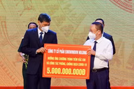 Eurowindow Holding ủng hộ 5 tỷ, chung tay cùng Hà Nội đẩy lùi COVID-19