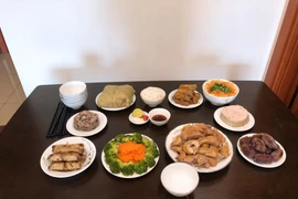 Lần đầu làm mâm cỗ tất niên của vợ chồng trẻ