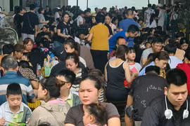 Hà Nội: Người dân nườm nượp đi chơi lễ Quốc khánh 2/9