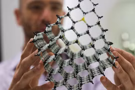 Các nhà khoa học tạo ra kim cương chỉ với 15 phút