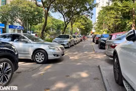 Nhiều người mua ô tô cuối tuần mới đi nhưng cả tuần tìm chỗ gửi