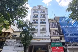 Hà Nội: Khách sạn Golden Lotus Luxury vi phạm trật tự xây dựng?