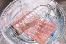 Chuyên gia nấu ăn Nhật Bản bày cách rã đông thịt nhanh nhất