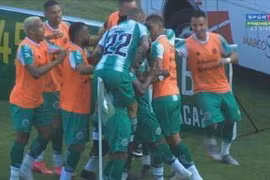 Xem tuyệt phẩm “xe đạp chổng ngược” khó tin của cầu thủ Brazil