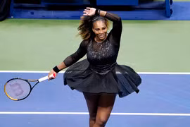Serena Williams phải cởi 4 lớp áo để thi đấu