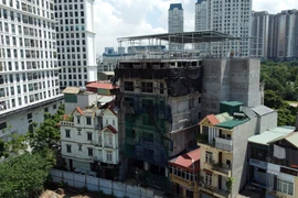 Loạt công trình cơi nới, có dấu hiệu vi phạm TTXD ở Mỹ Đình 1