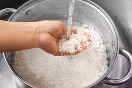 Lý do cần vo gạo trước khi nấu cơm