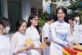 Nông Thúy Hằng làm gì sau đăng quang Hoa hậu các Dân tộc Việt Nam?