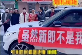 Đám cưới náo loạn vì sự xuất hiện của chiếc xe sang với dòng chữ lạ