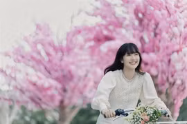 Gu ăn mặc bị chê kém của Hải Tú xuất trong MV Sơn Tùng M-TP