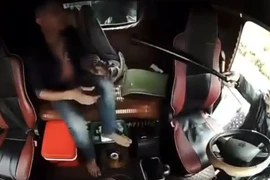 Tạm giữ khẩn cấp 3 đối tượng hành hung lái xe trên cao tốc