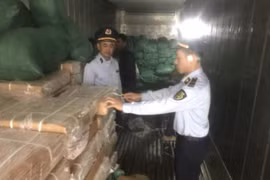 Cả chục tấn thịt trâu nhập lậu chuẩn bị rúc vào nhà hàng trâu giật