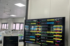 Khu điều trị F0 nguy kịch ở Hà Nội kín giường