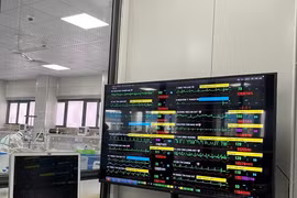 Khu điều trị F0 nguy kịch ở Hà Nội kín giường