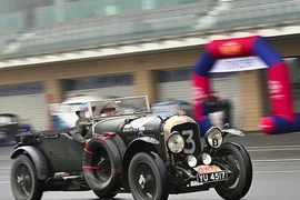 Dàn ô tô cổ nổi tiếng thế giới du xuân ở Hà Nội 