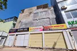 Kỳ dị hàng loạt ngôi nhà "siêu mỏng" ở đường Trường Chinh